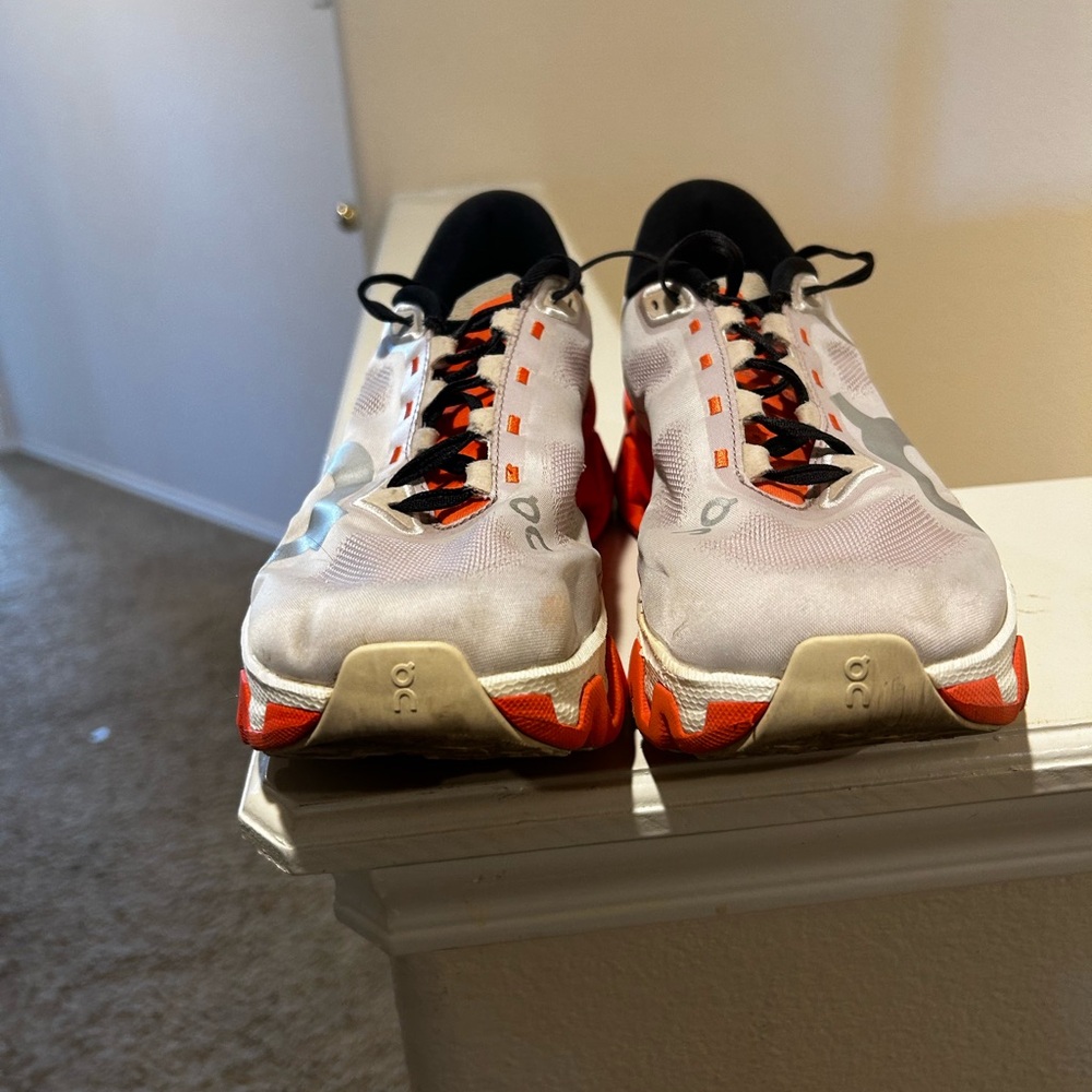 On Cloudmonster Hyper - image 2